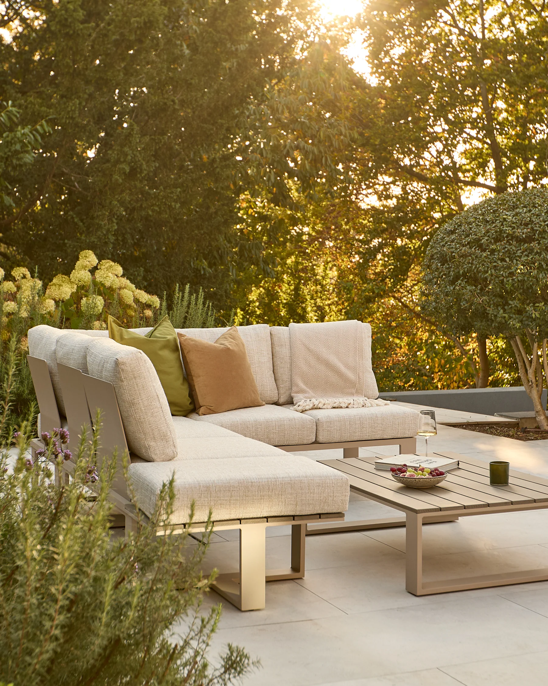 Savannah natural garden large corner bench and coffee table set - Image 3