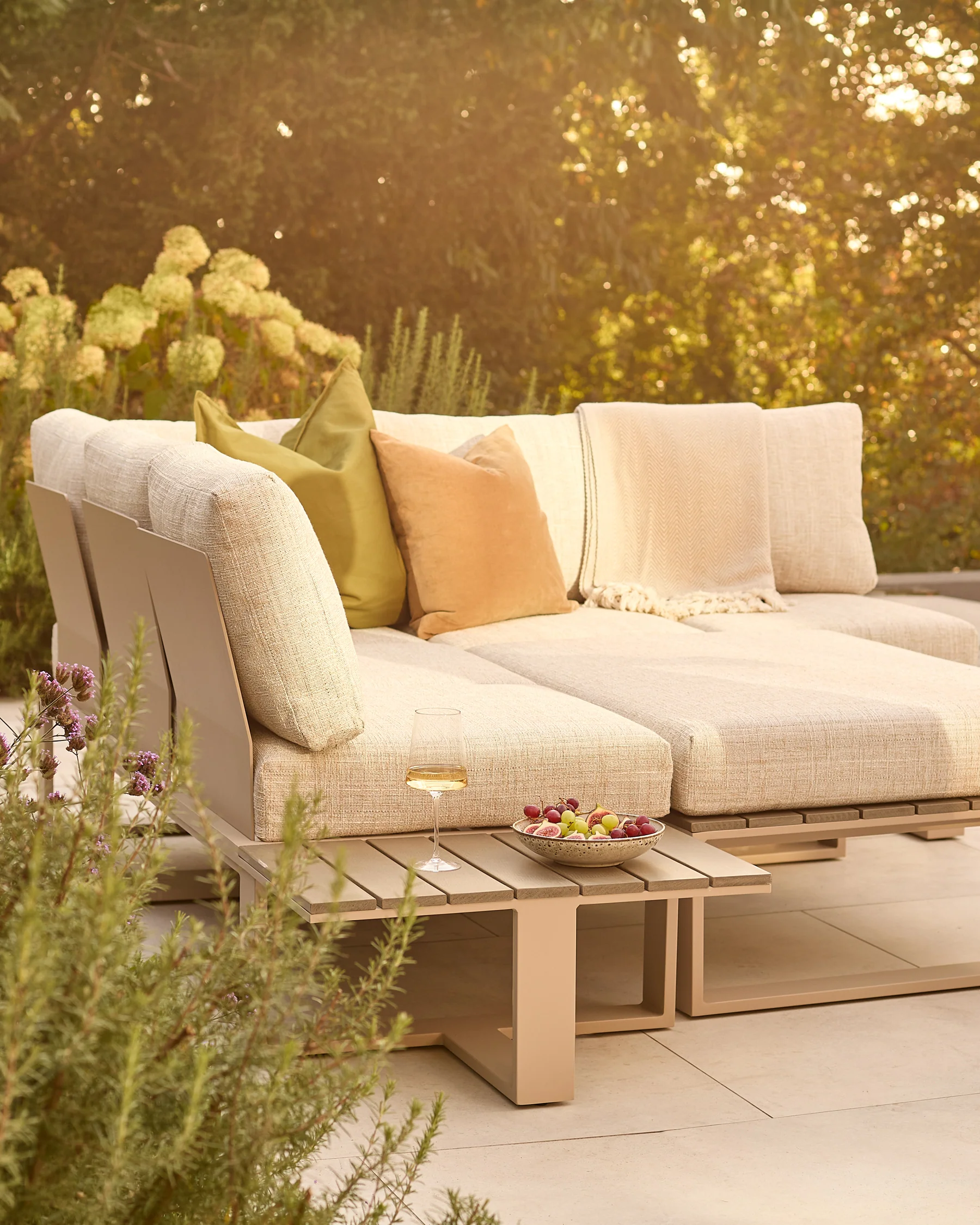 Savannah natural garden large corner bench and coffee table set - Image 4