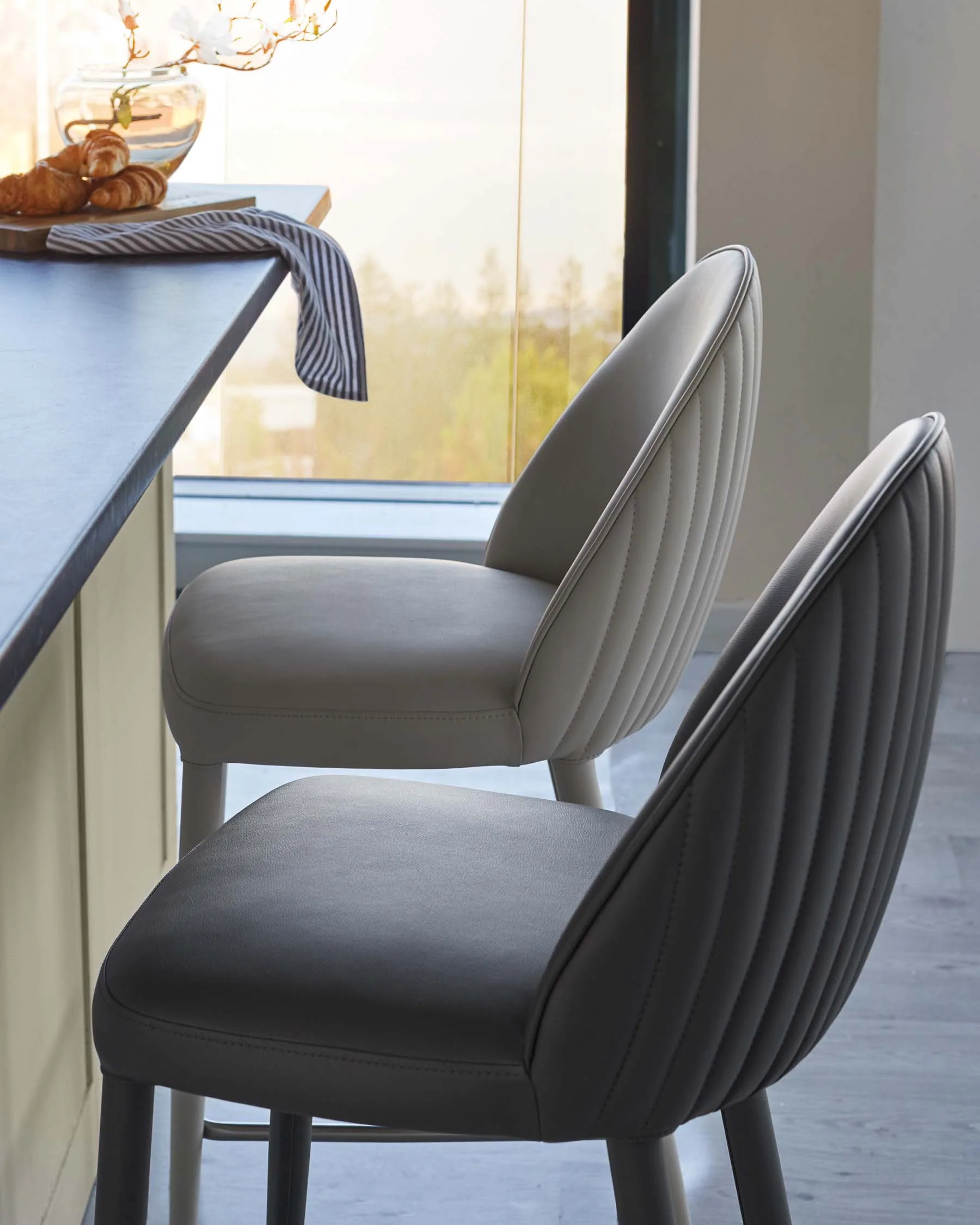Saylor light grey faux leather bar stool - Image 5