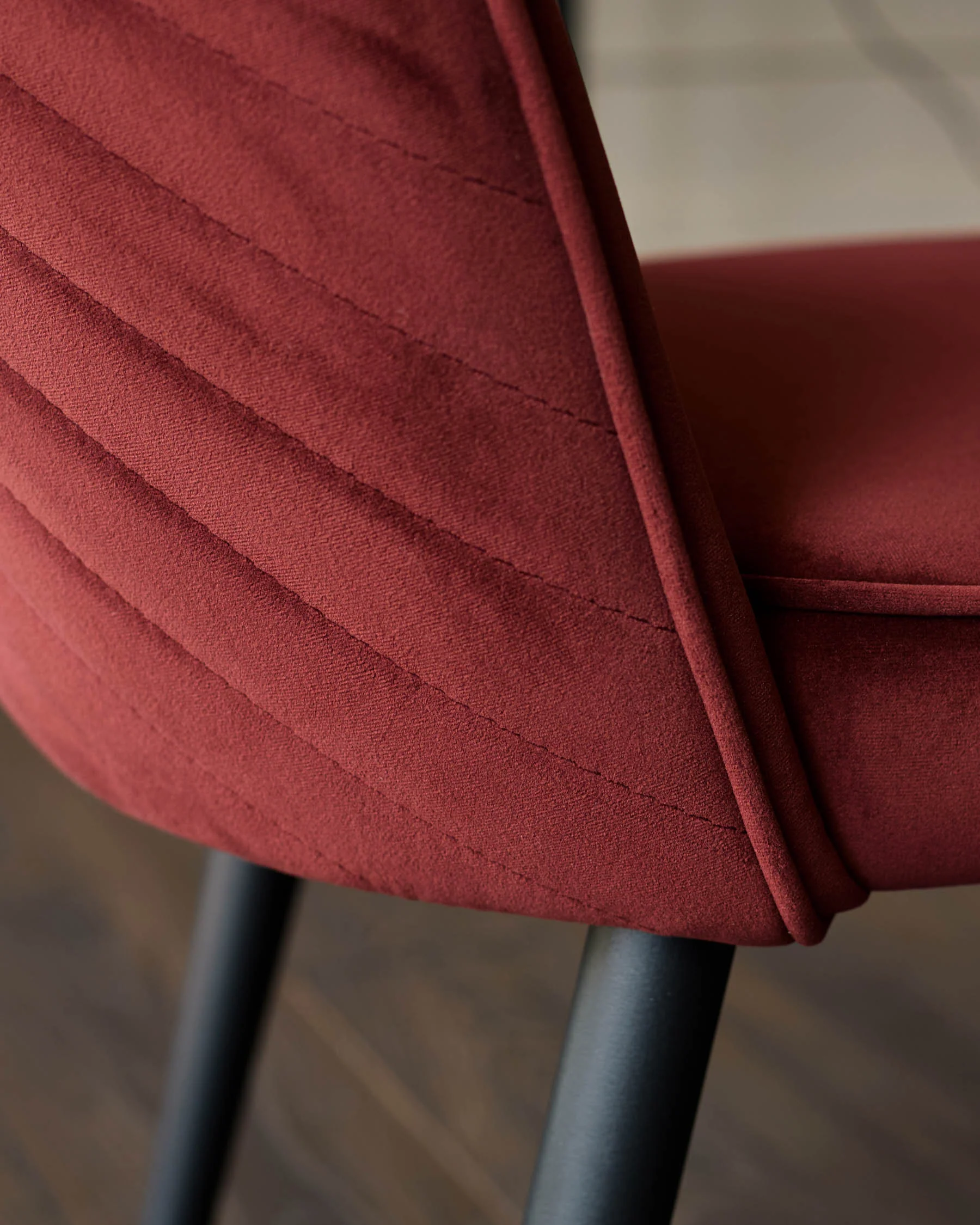 Serena toffee red velvet dining chair - Set of two - Image 5