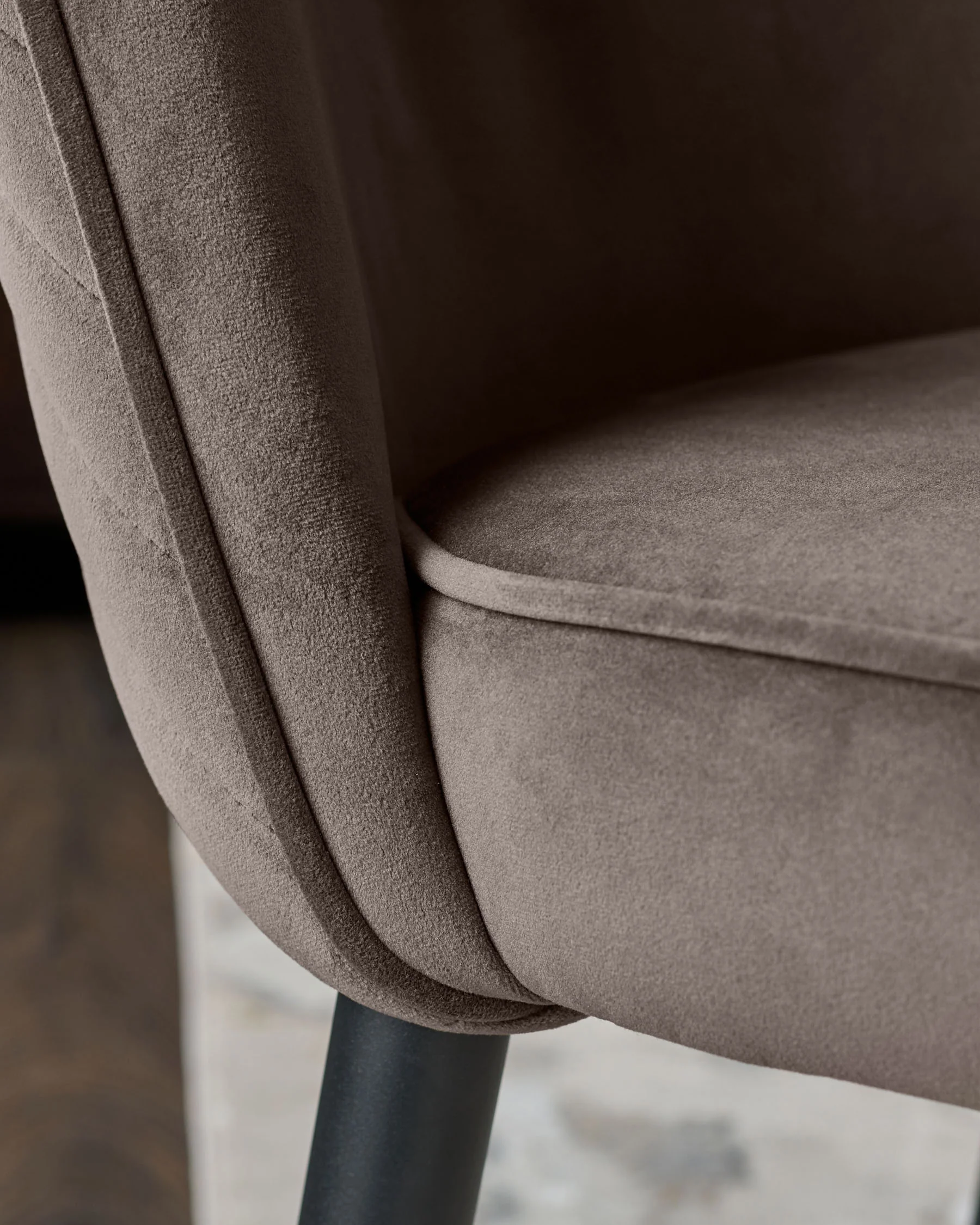 Serena mocha velvet dining chair - Image 5