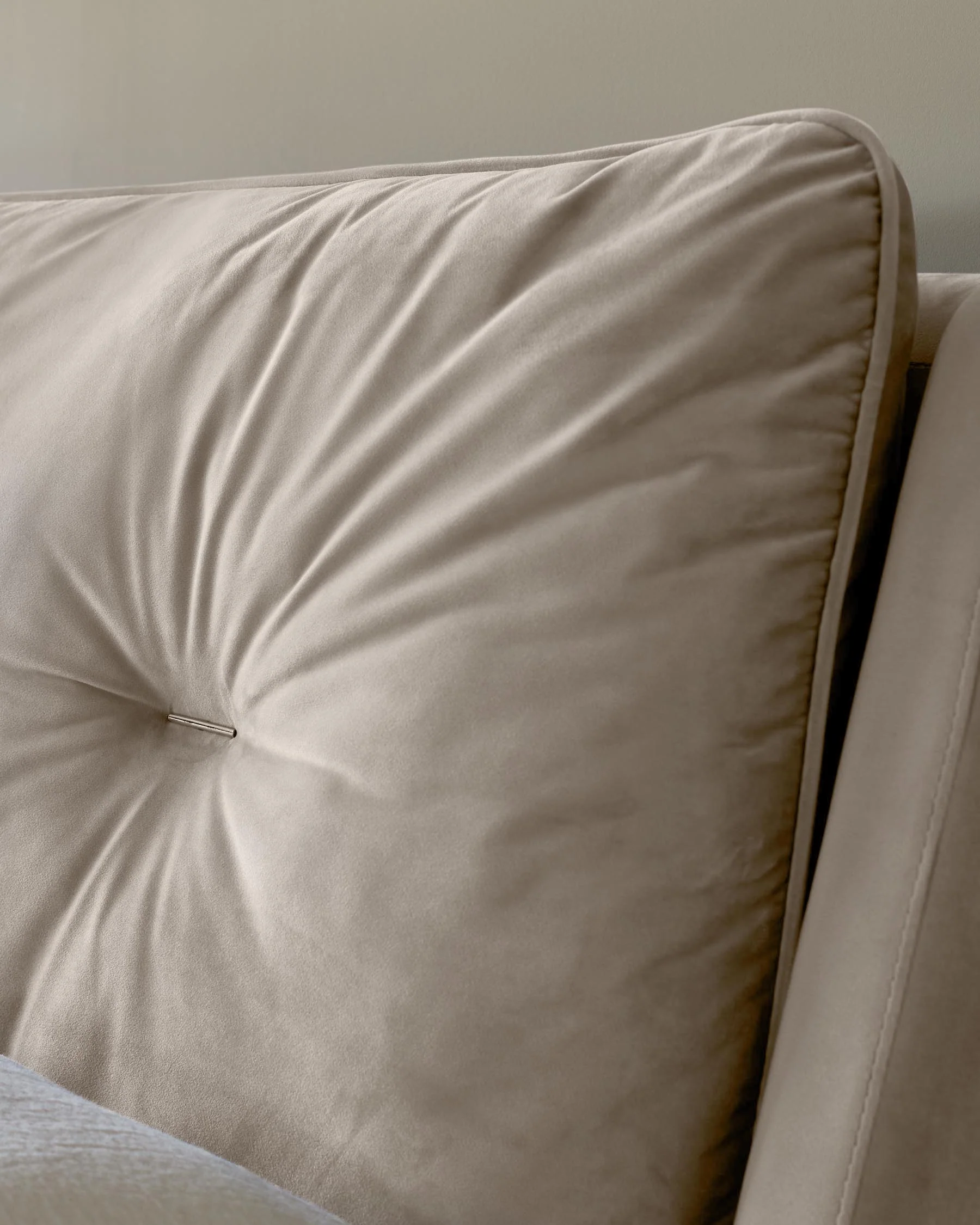Siesta Champagne Velvet Double Ottoman Storage Bed - Image 4