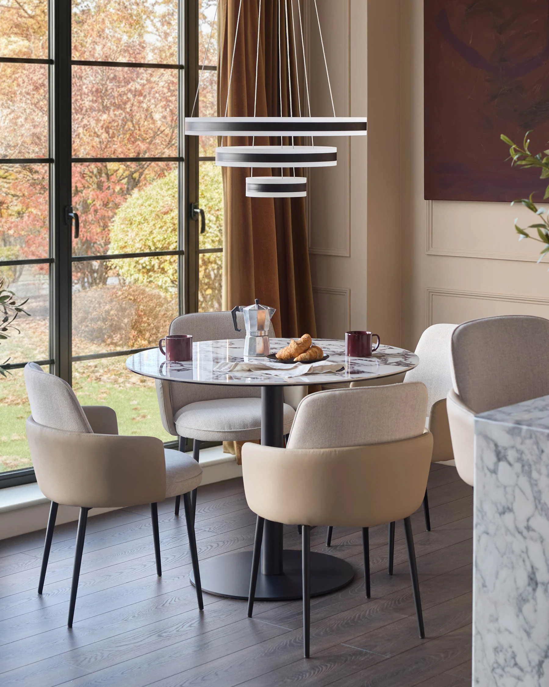 Solana black metal adjustable pendant light - Image 3