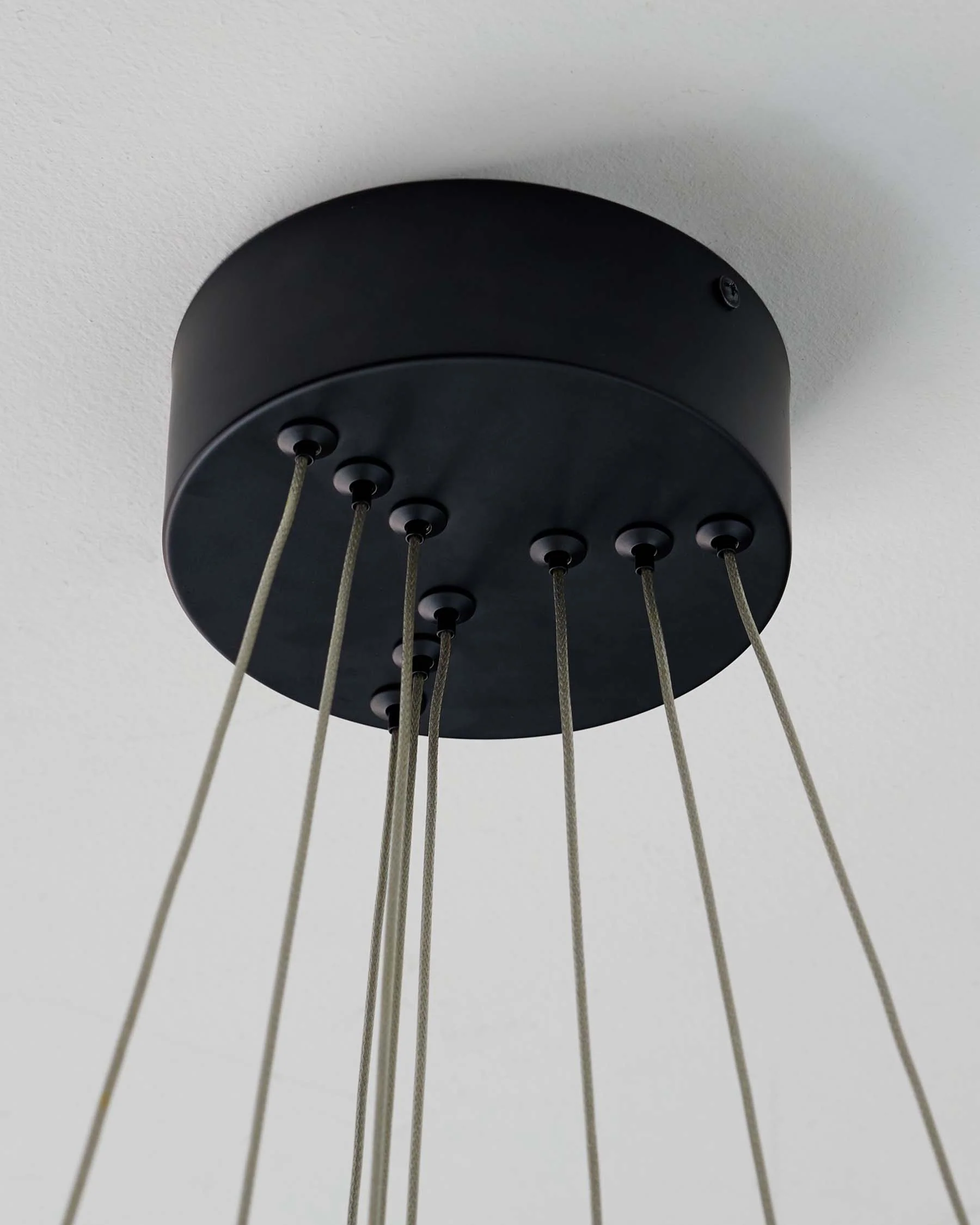 Solana black metal adjustable pendant light - Image 4