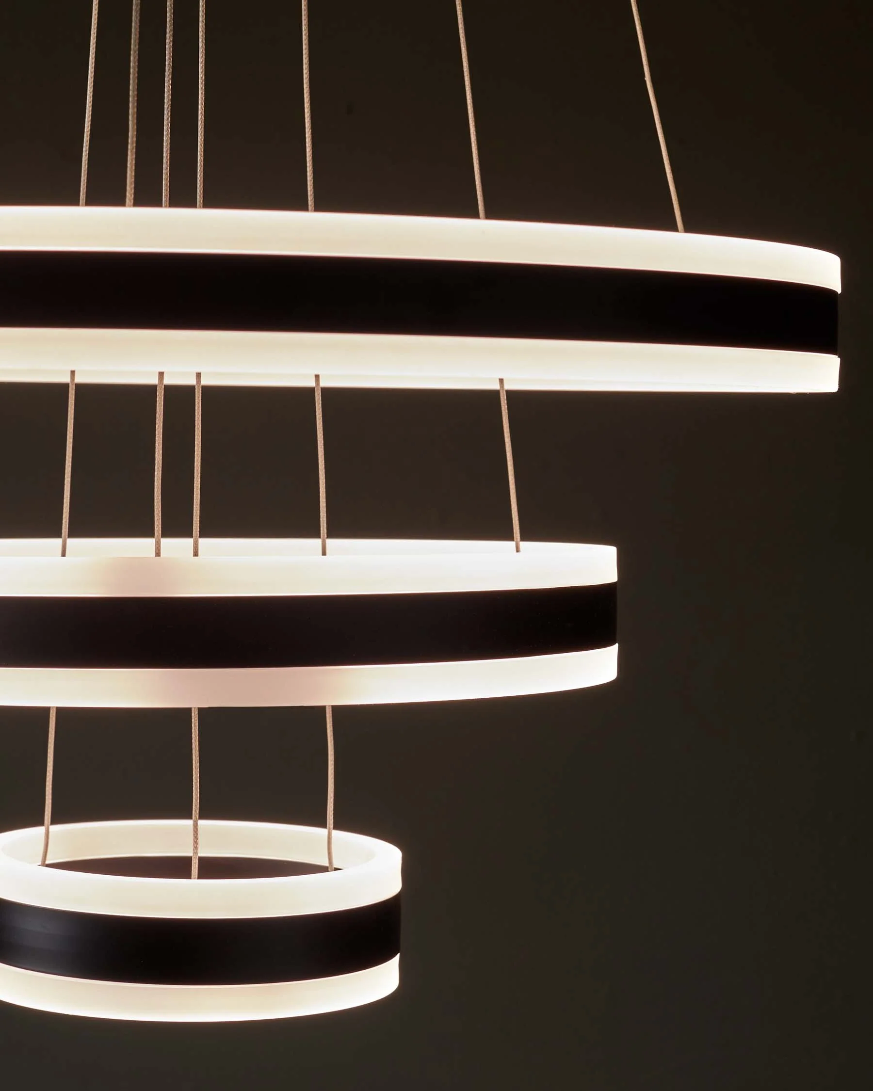 Solana black metal adjustable pendant light - Image 7