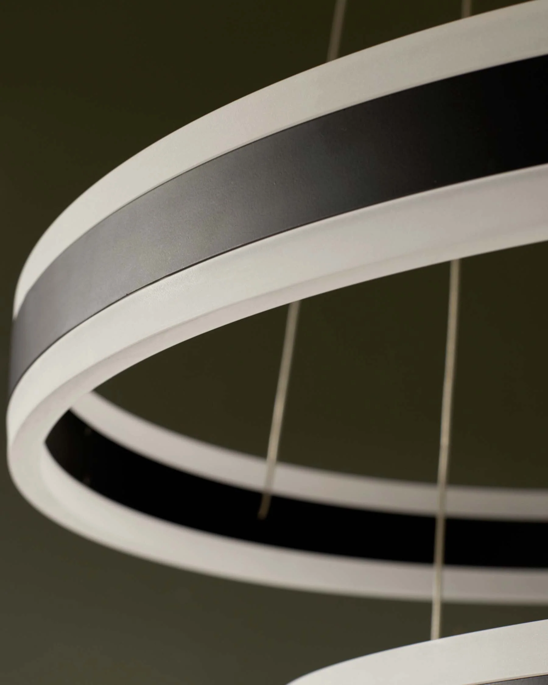 Solana black metal adjustable pendant light - Image 9