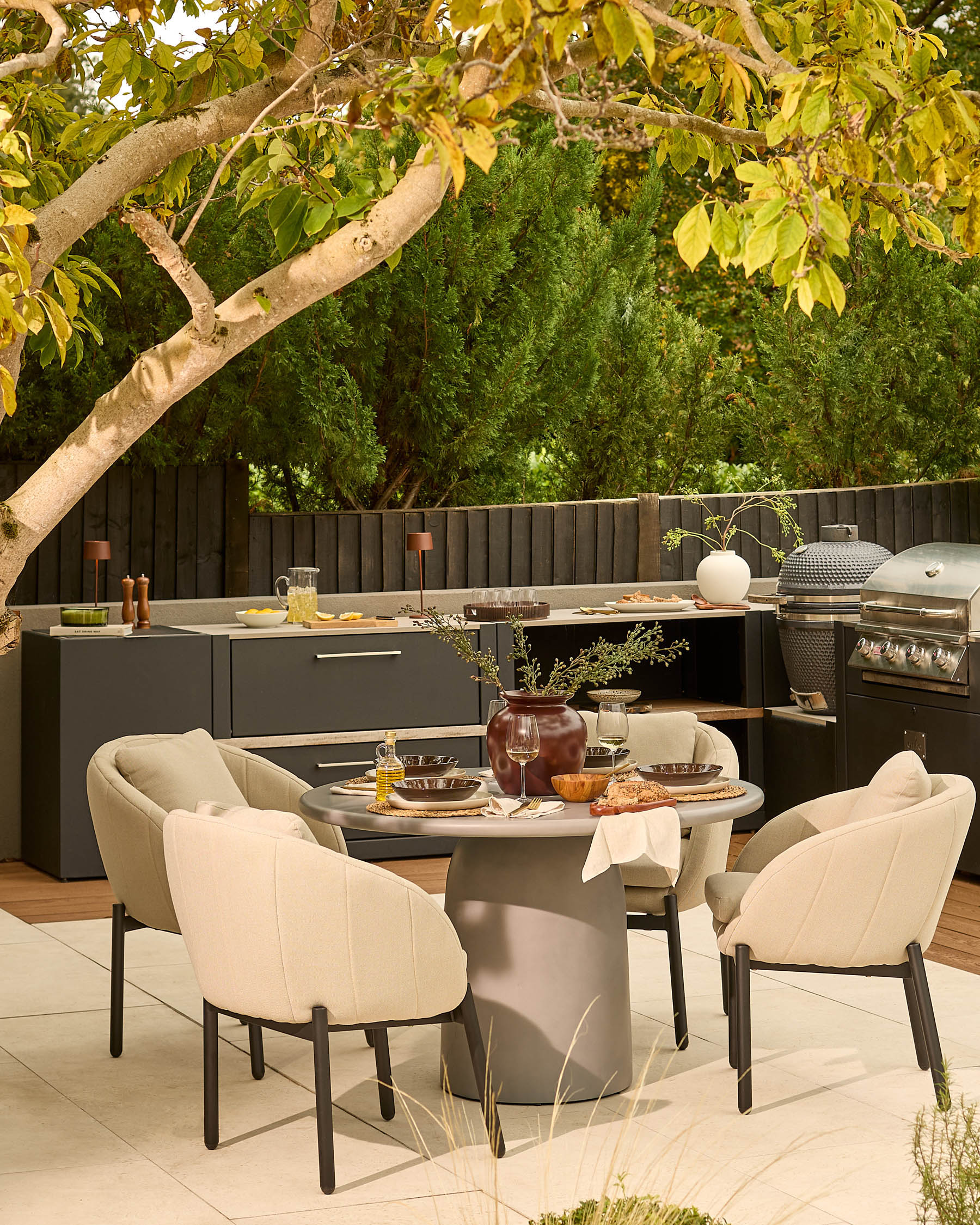 Tesso grey garden dining table with 4 Camilo natural dining chairs set
