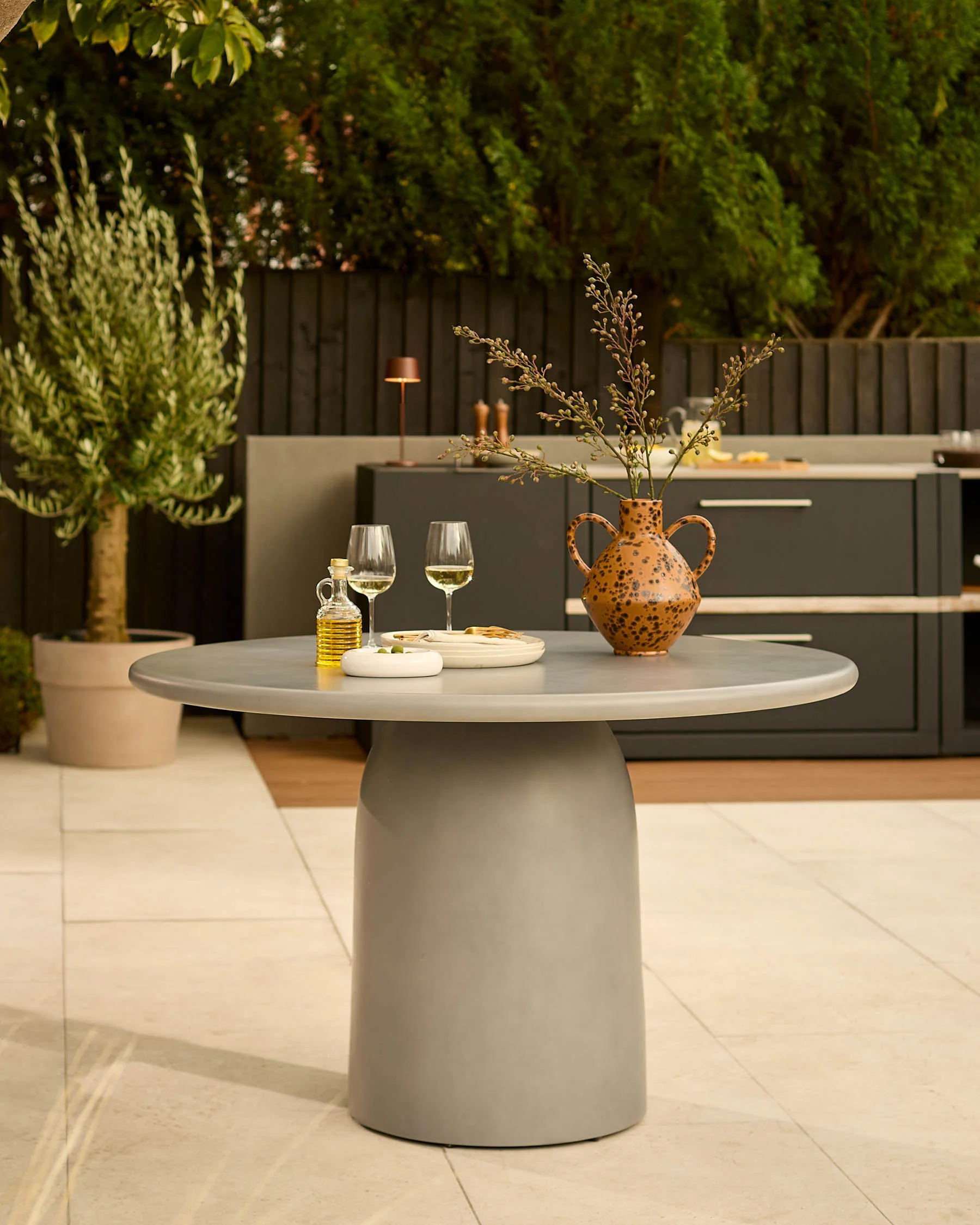 Tesso grey garden dining table with 4 Camilo natural dining chairs set - Image 3