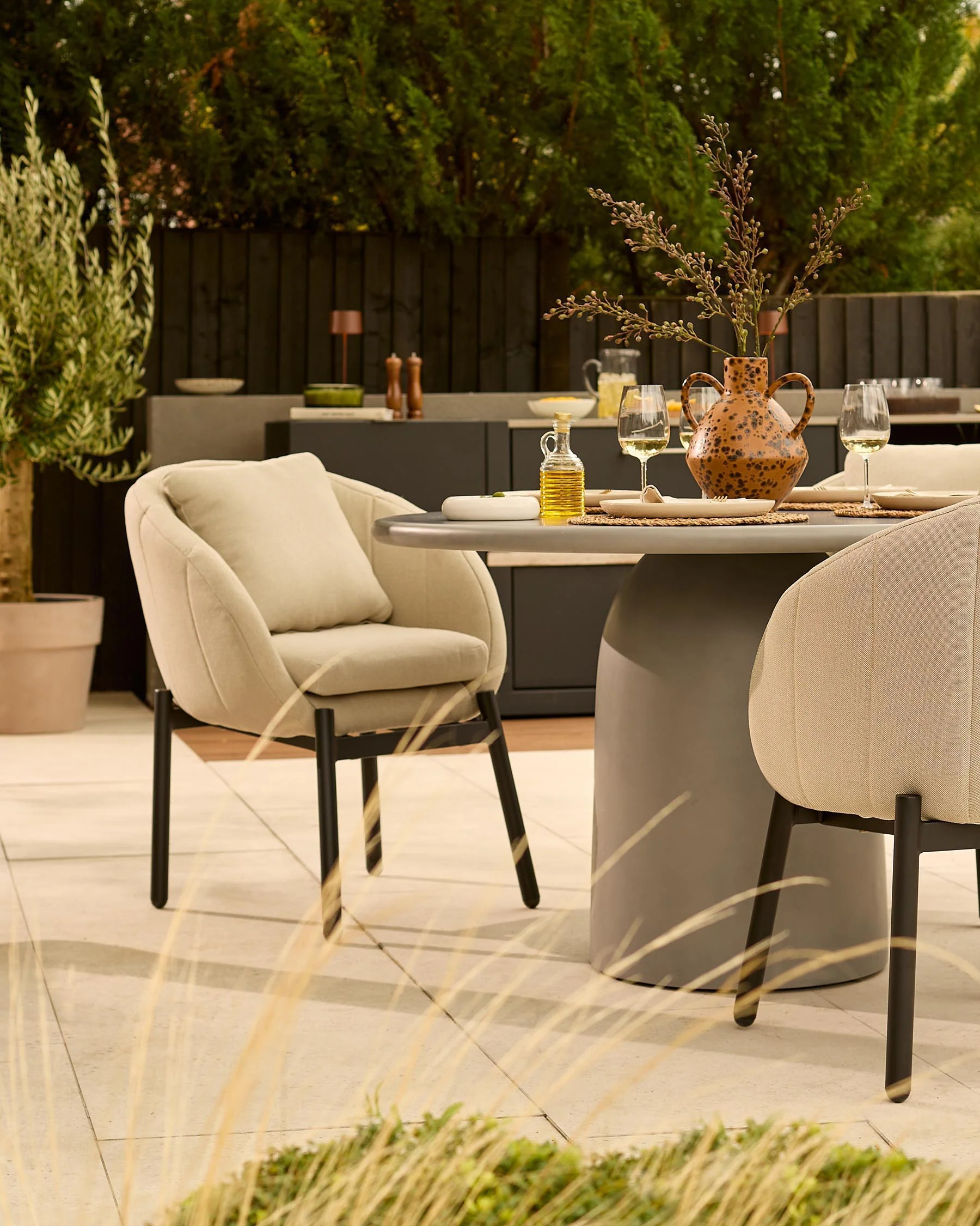 Tesso grey garden dining table with 4 Camilo natural dining chairs set - Image 5