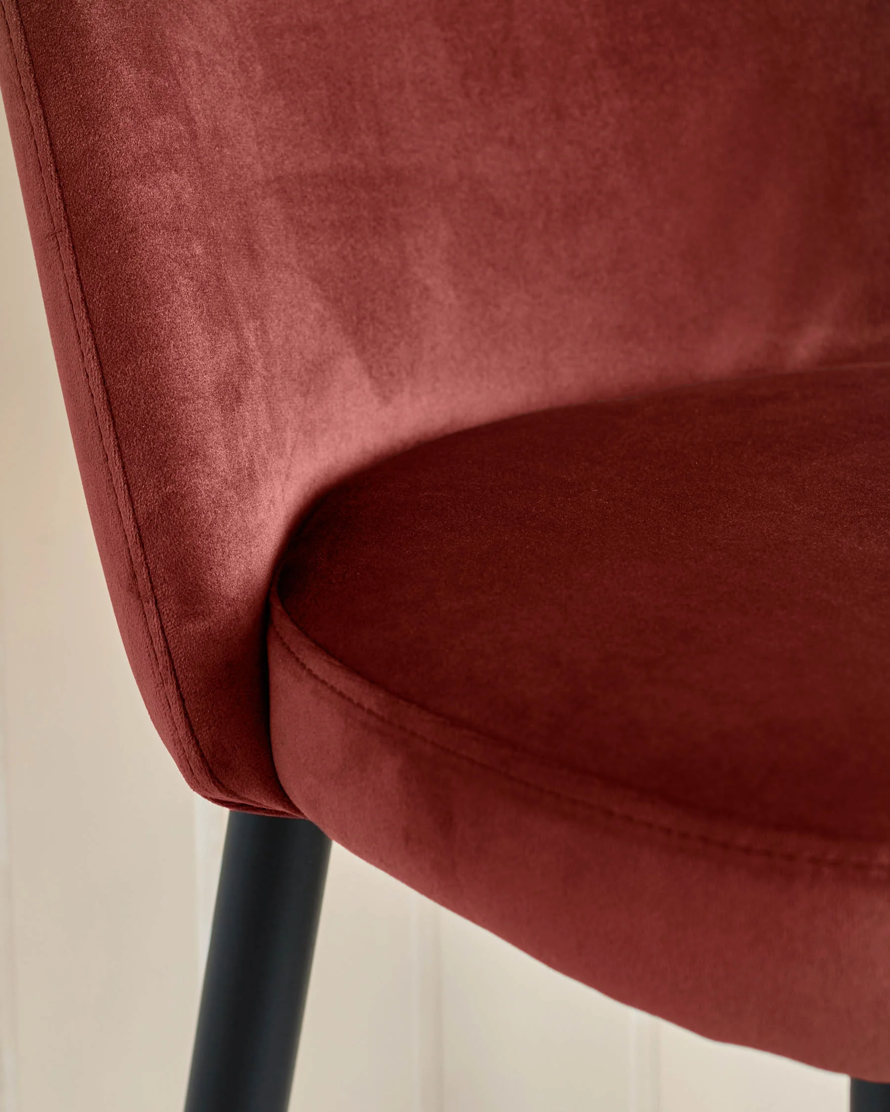Trinny toffee red velvet bar stool - Image 7