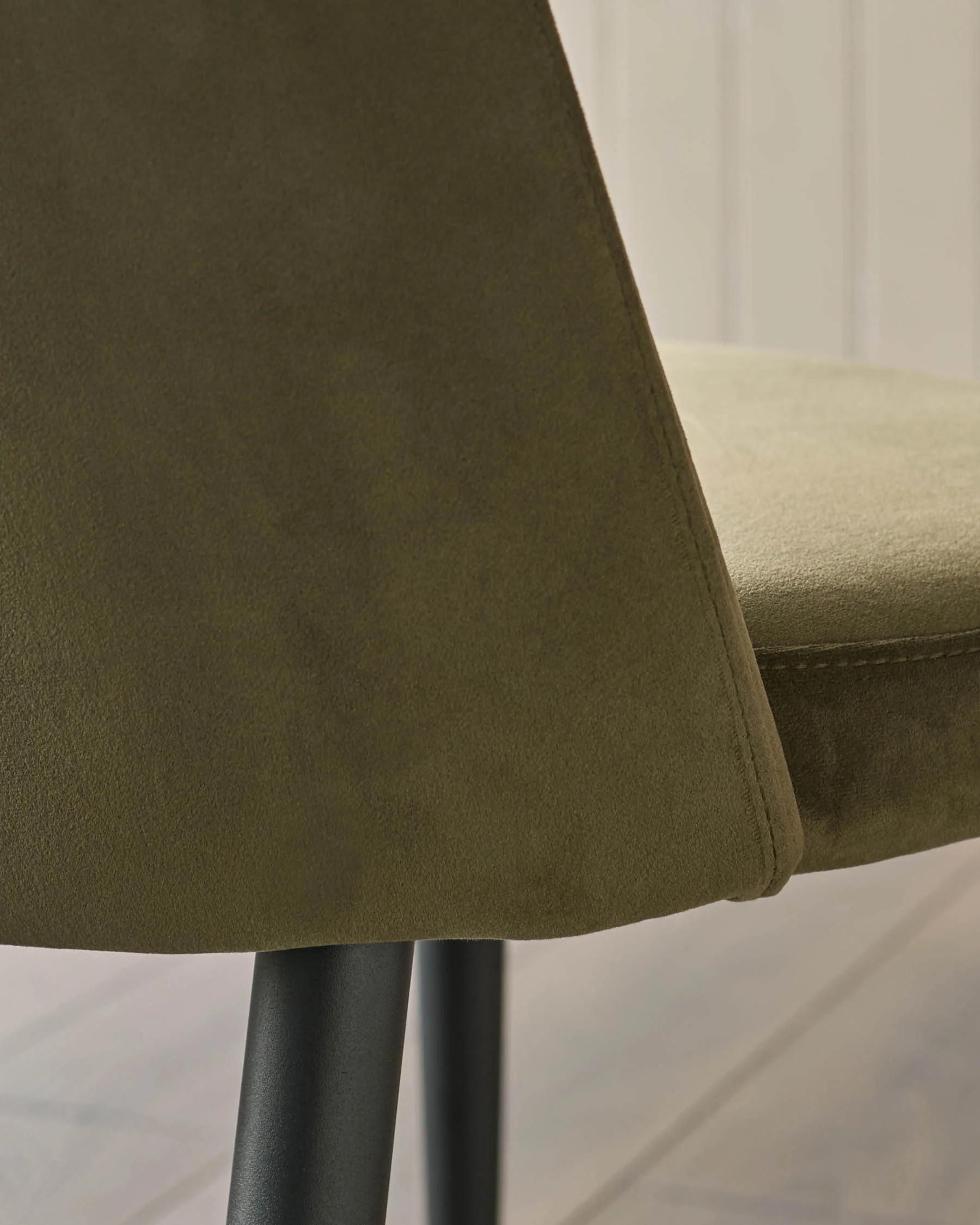 Trinny olive green velvet dining chair - Image 7