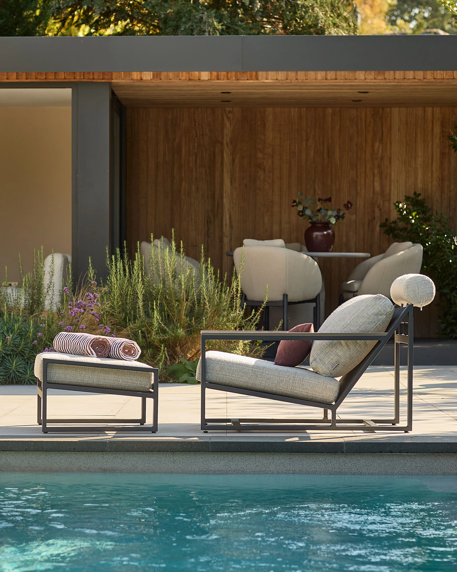 Verano black garden chair with footstool - Image 4